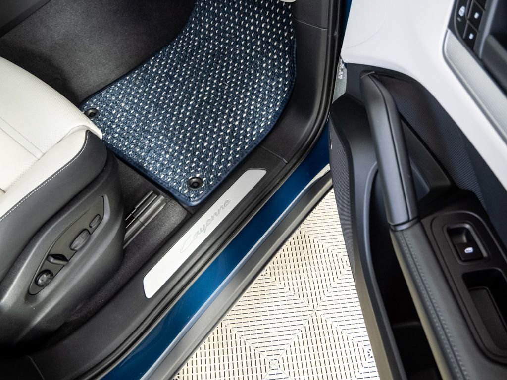 Certified 2025 Porsche Cayenne Coupe w/ Premium Package Plus image 26