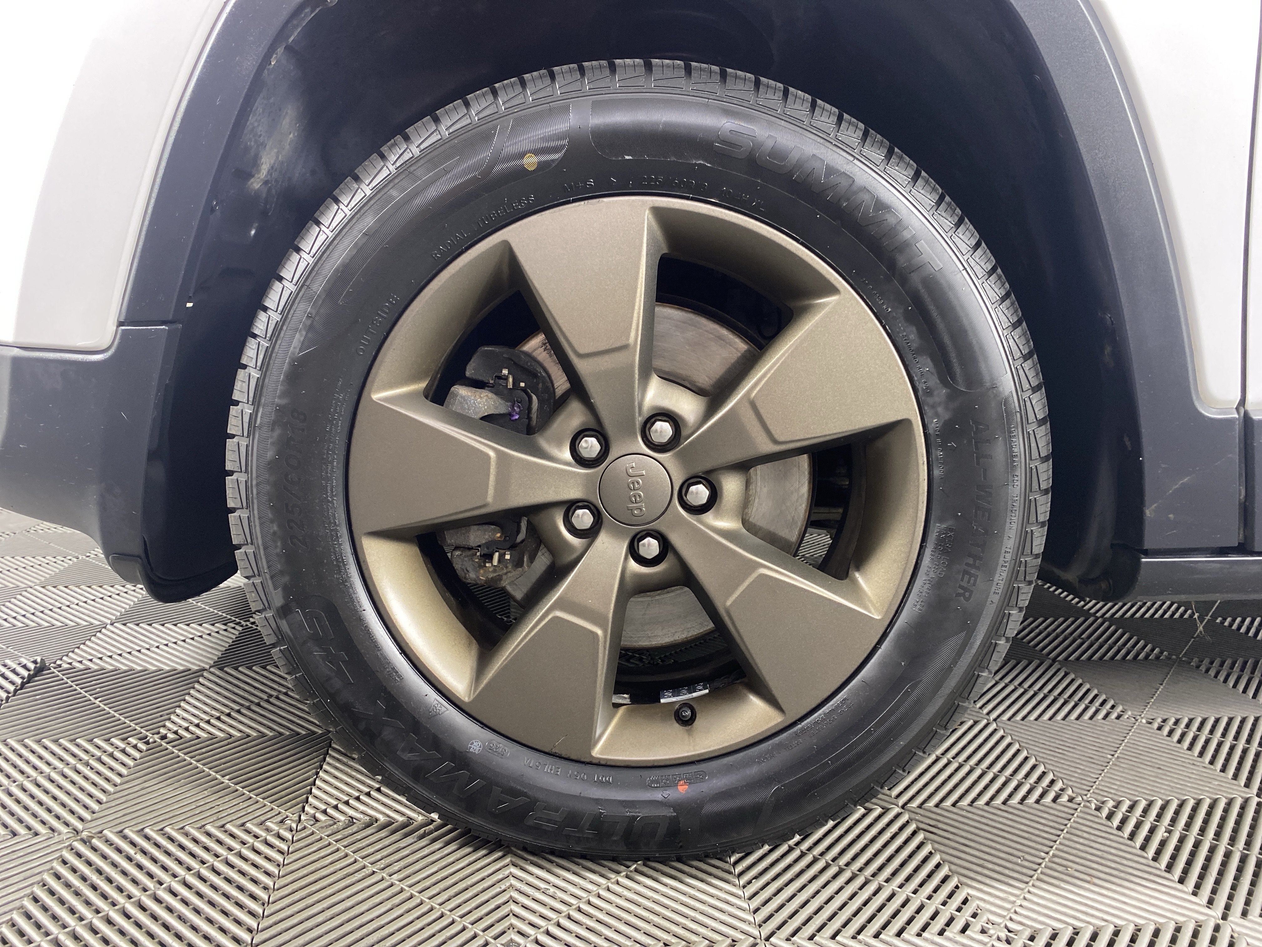 Used 2017 Jeep Cherokee 75th Anniversary AWD/4WD image 15