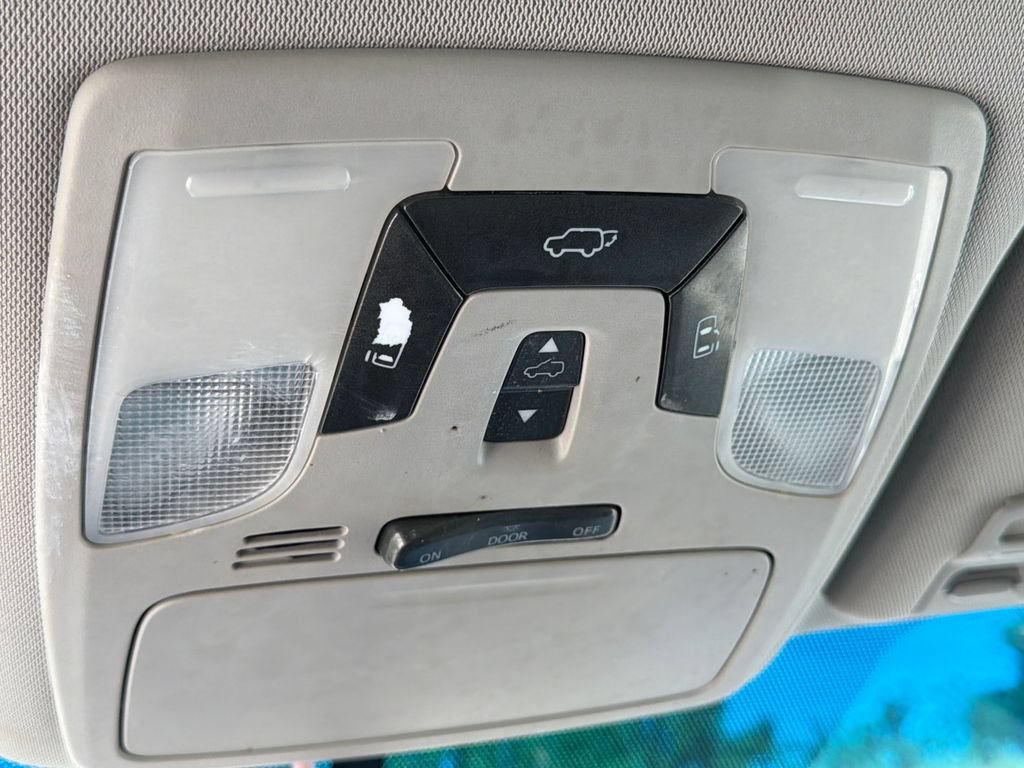 Used 2015 Toyota Sienna XLE Premium FWD image 33