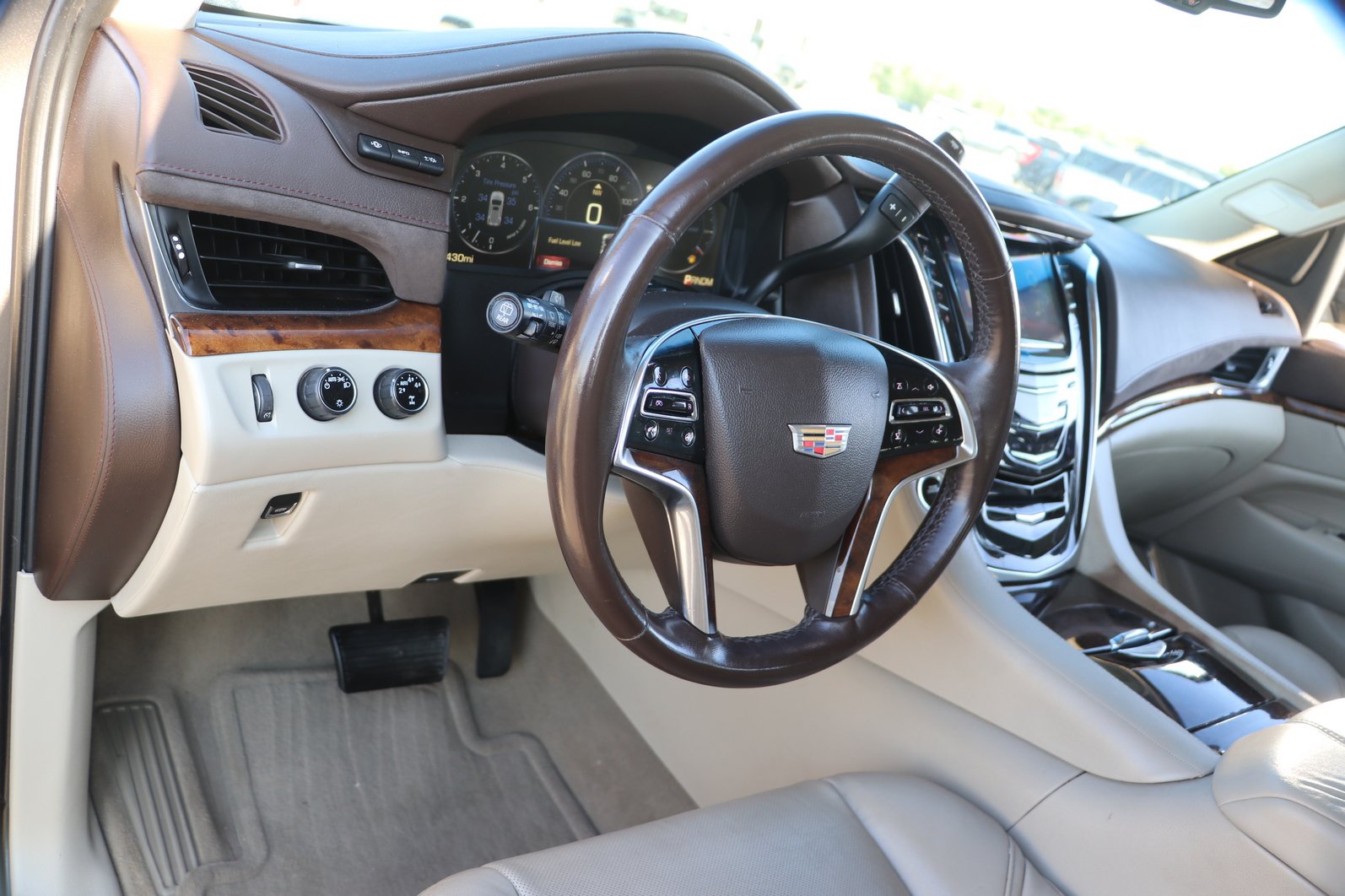 Used 2015 Cadillac Escalade Premium AWD/4WD image 15