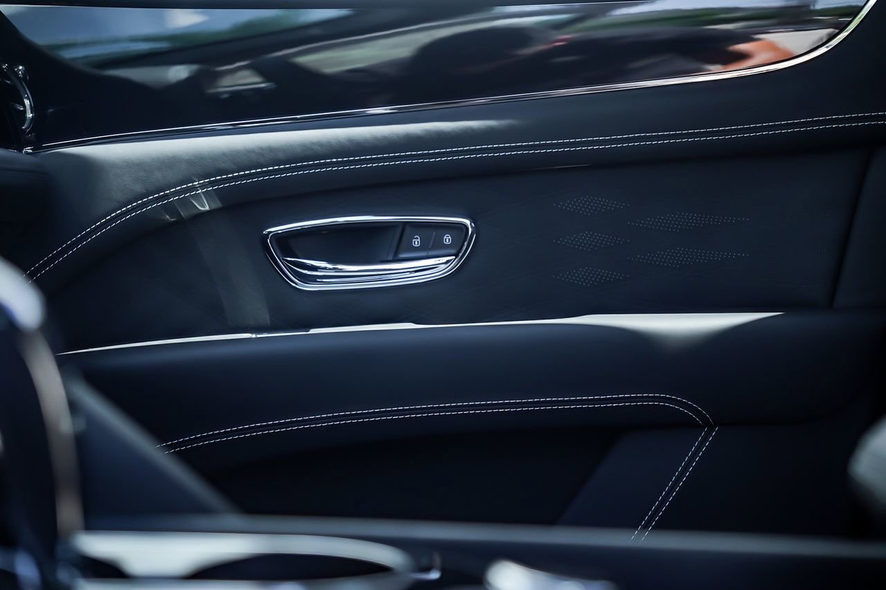 Certified 2024 Bentley Bentayga Extended Wheelbase image 14