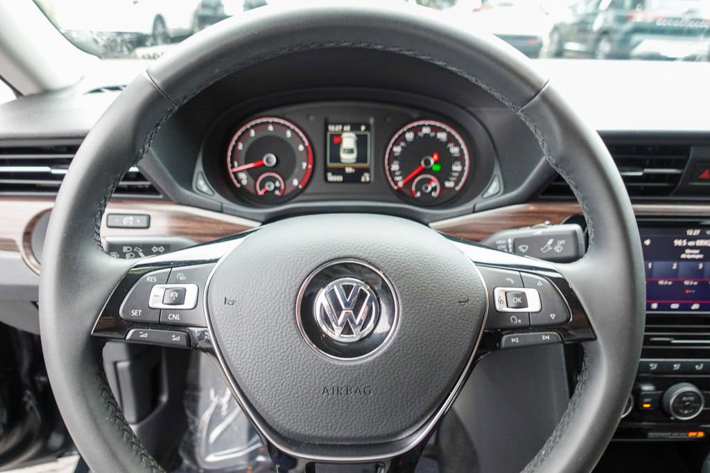 Used 2022 Volkswagen Passat 2.0T image 12