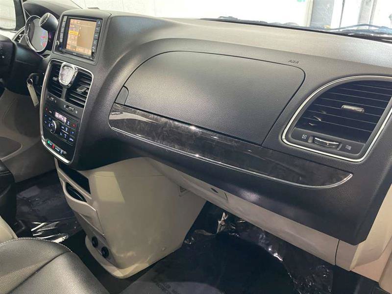 Used 2015 Chrysler Town & Country Touring-L w/ Driver Convenience Group FWD image 79