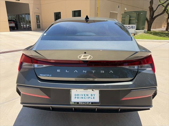 Certified 2026 Hyundai Elantra SE FWD image 3