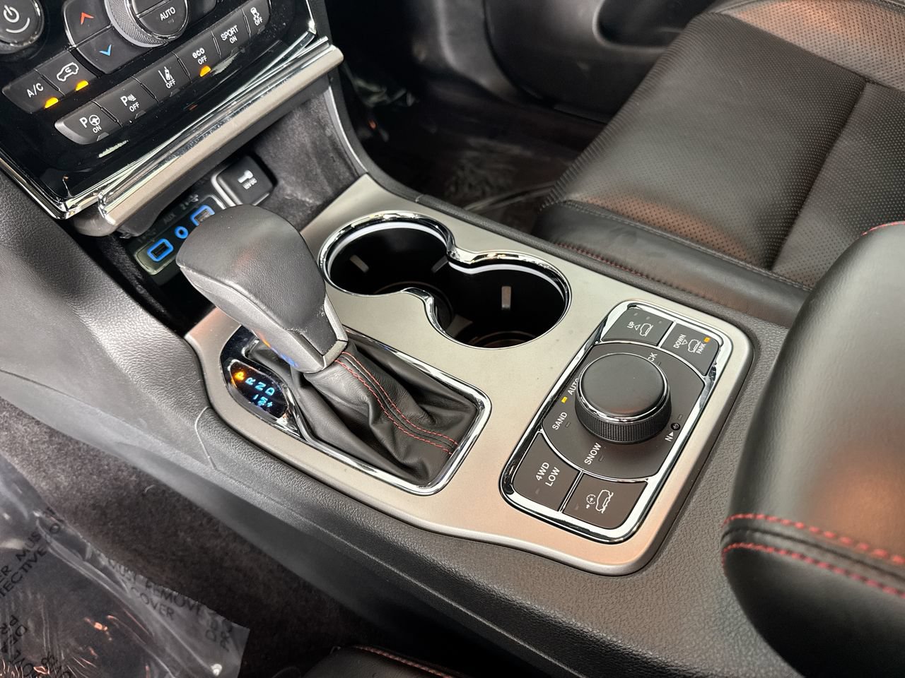 Used 2019 Jeep Grand Cherokee Trailhawk w/ Trailhawk Luxury Group AWD/4WD image 20