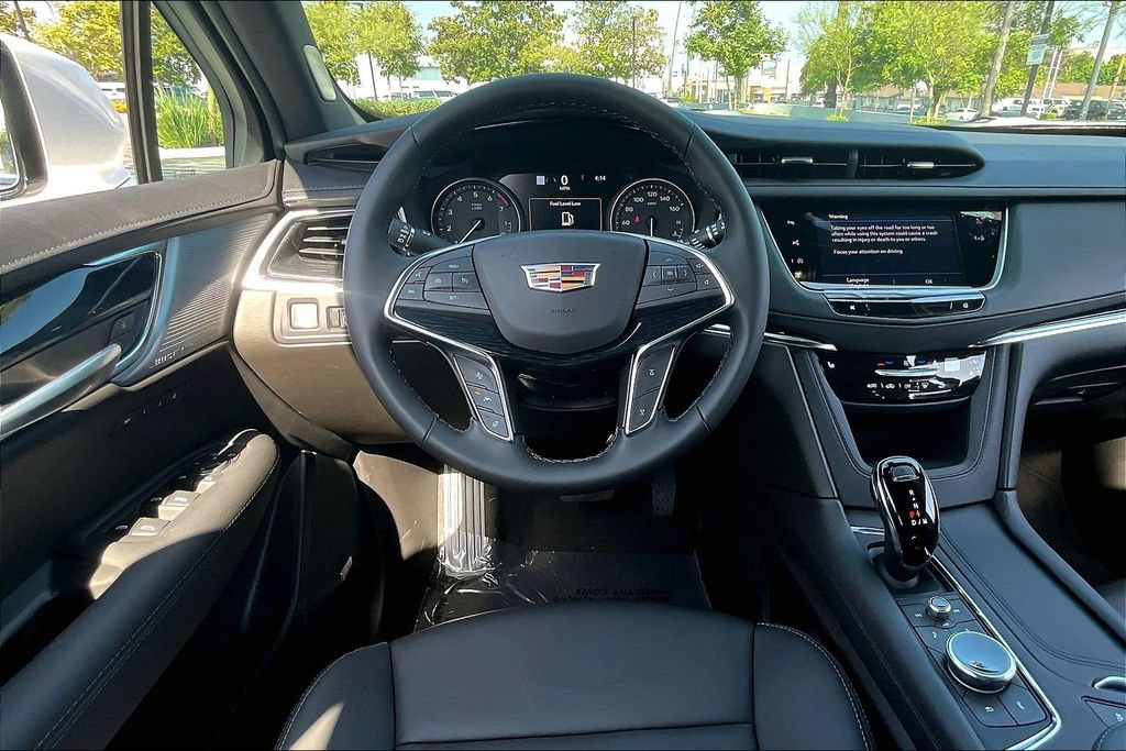 New 2026 Cadillac XT5 Premium Luxury w/ LPO, ONYX Package FWD image 21