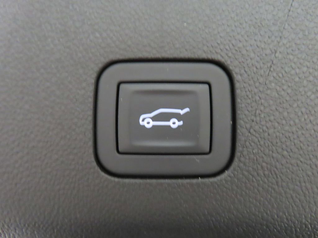 Used 2025 GMC Yukon Denali w/ Sun & Power Step Package image 39