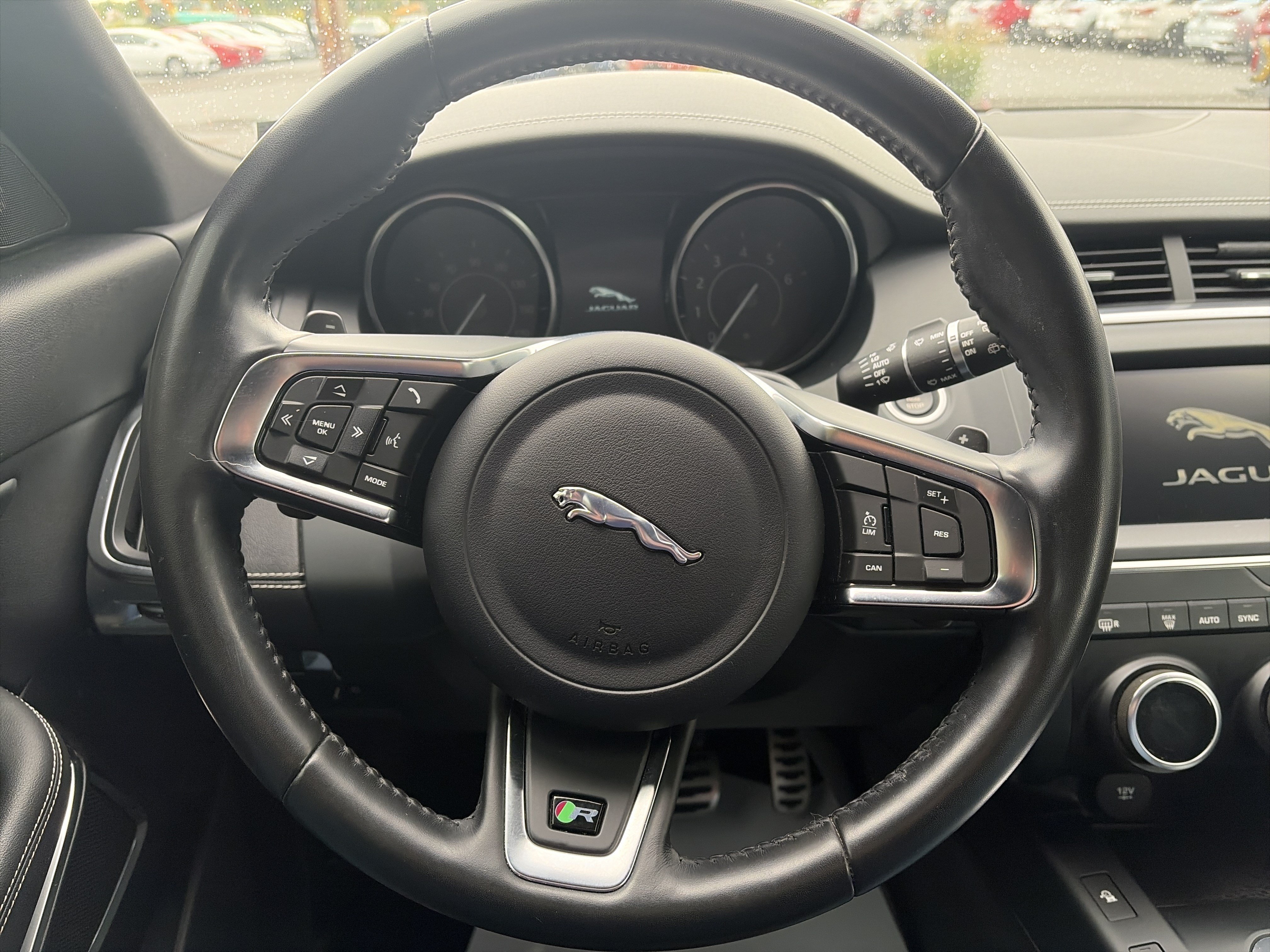Used 2019 Jaguar E-PACE R-Dynamic SE AWD/4WD image 17