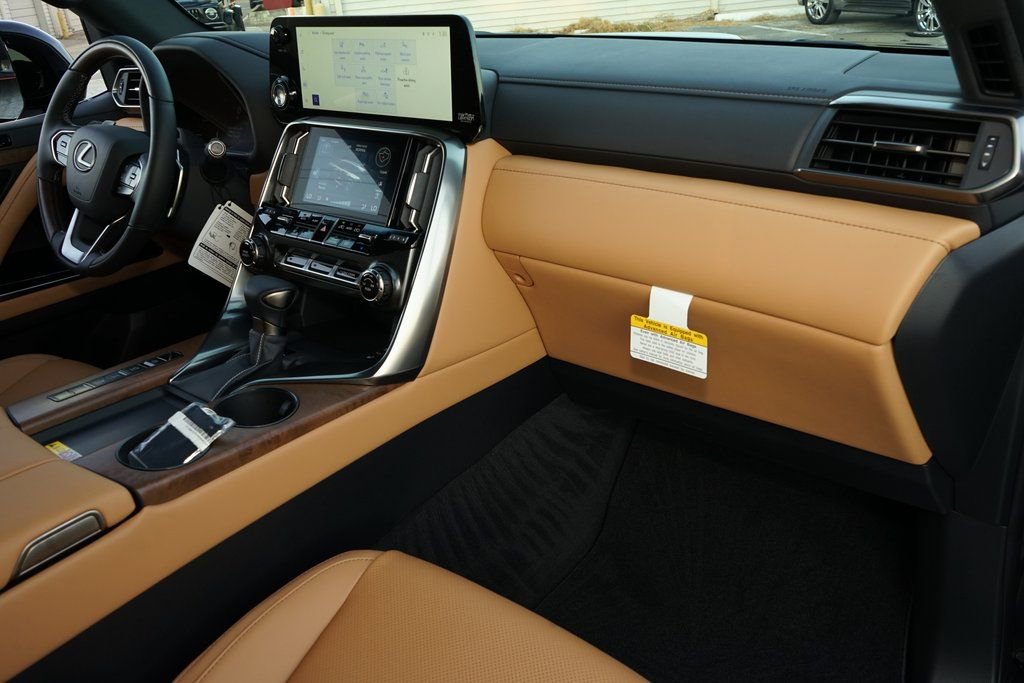 Used 2026 Lexus LX 600 4WD w/ Accessory Package (2T) image 11