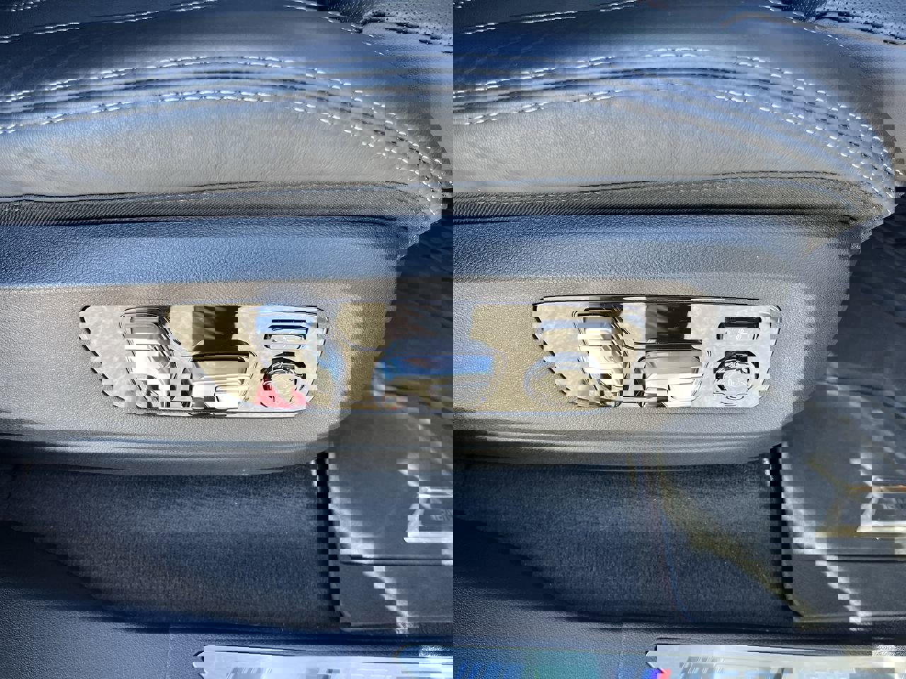 Certified 2024 BMW X7 M60i image 39