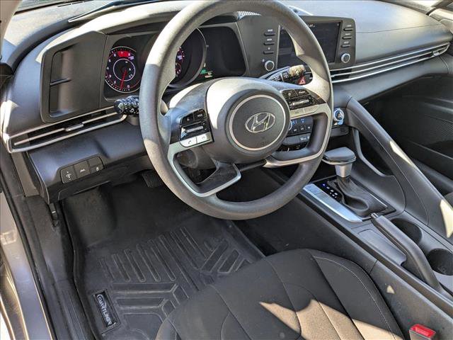 Used 2023 Hyundai Elantra SEL w/ Preferred Accessory Package image 10