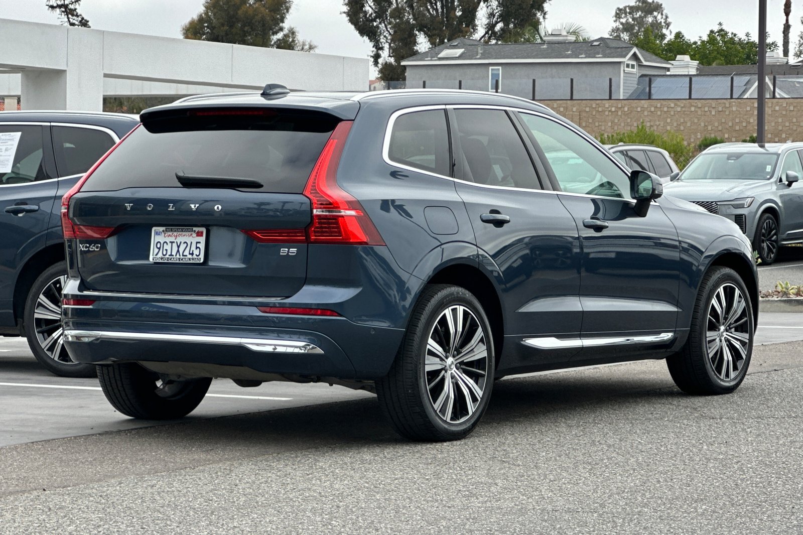 Used 2023 Volvo XC60 B5 Plus w/ Climate Package FWD image 4