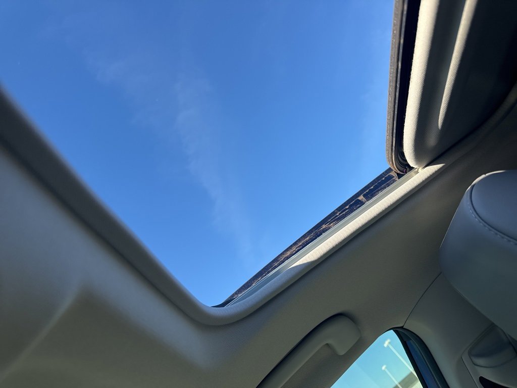 Used 2022 Toyota RAV4 XLE Premium image 7