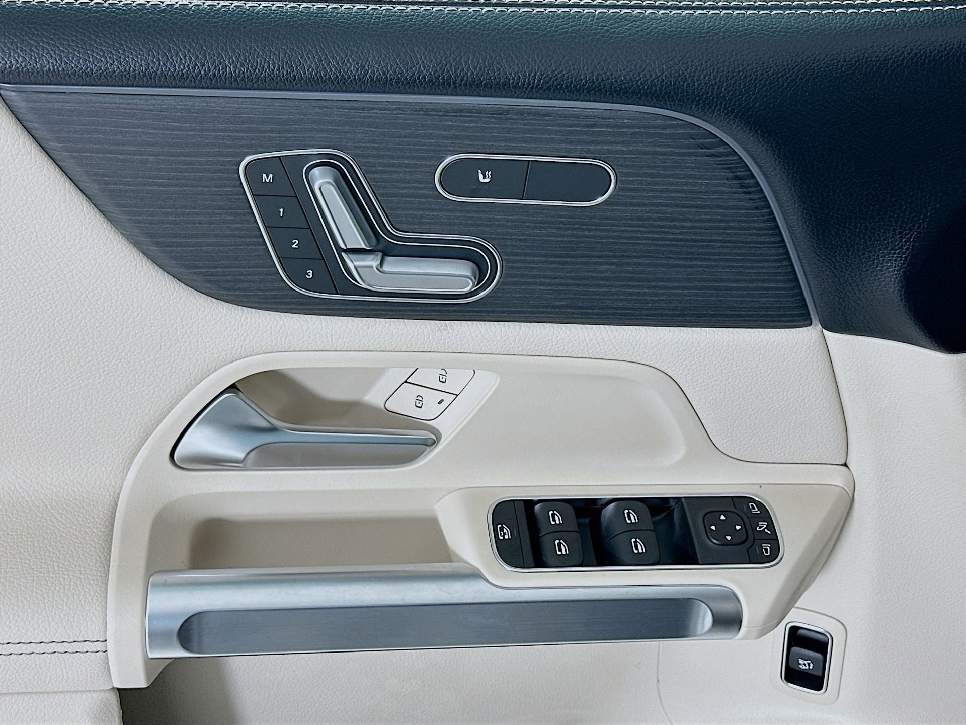 New 2026 Mercedes-Benz GLB 250 image 18