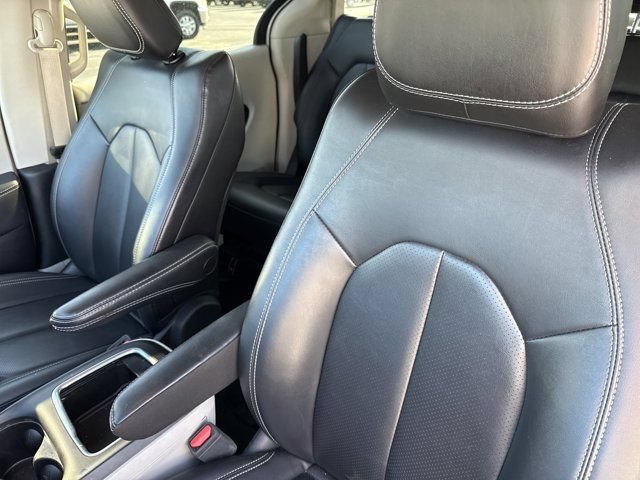 Used 2024 Chrysler Pacifica Limited FWD image 14