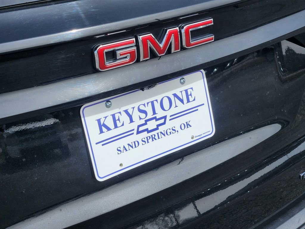 Used 2025 GMC Acadia Elevation image 11