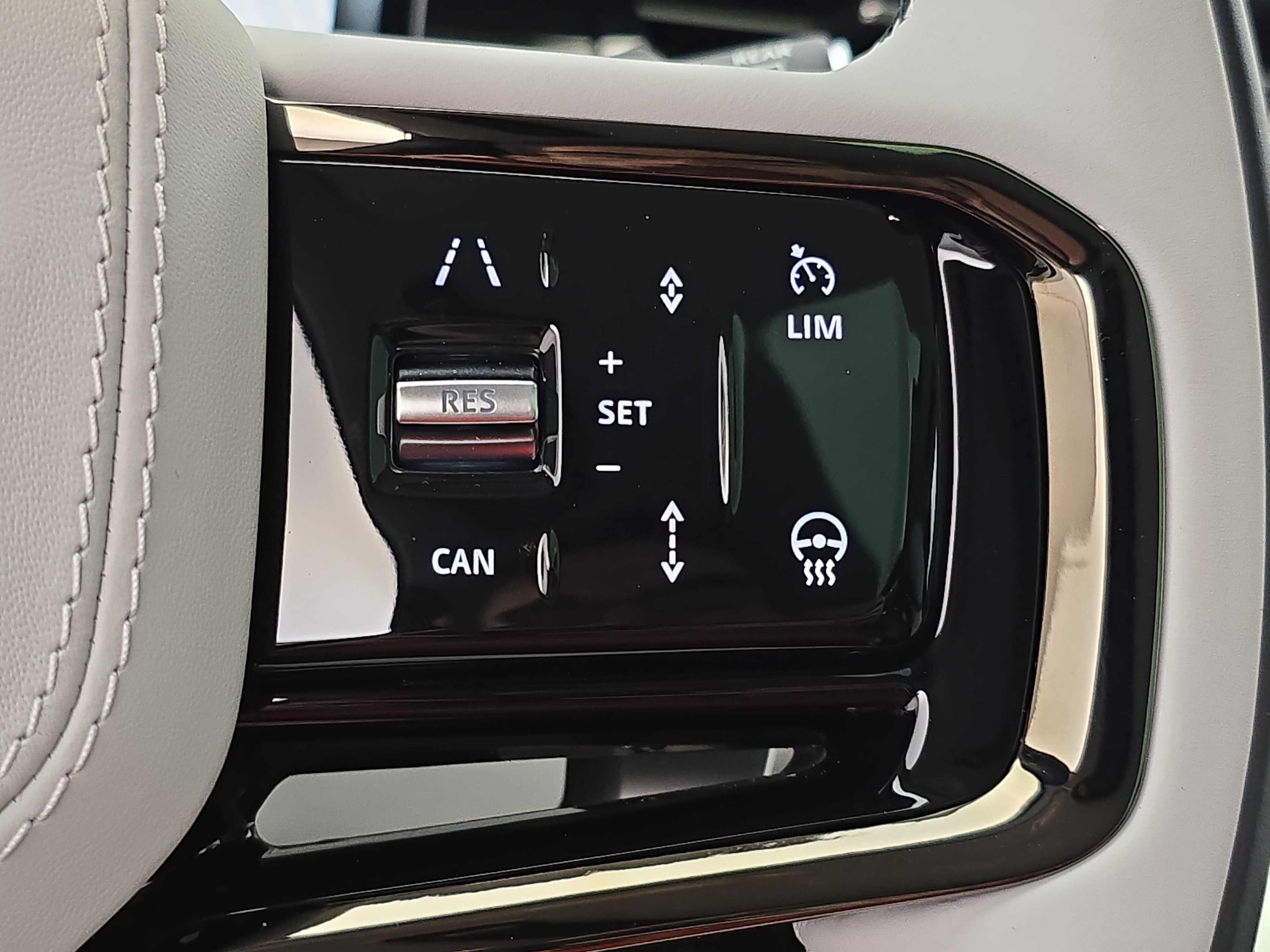 New 2026 Land Rover Range Rover Sport Dynamic SE AWD/4WD image 18