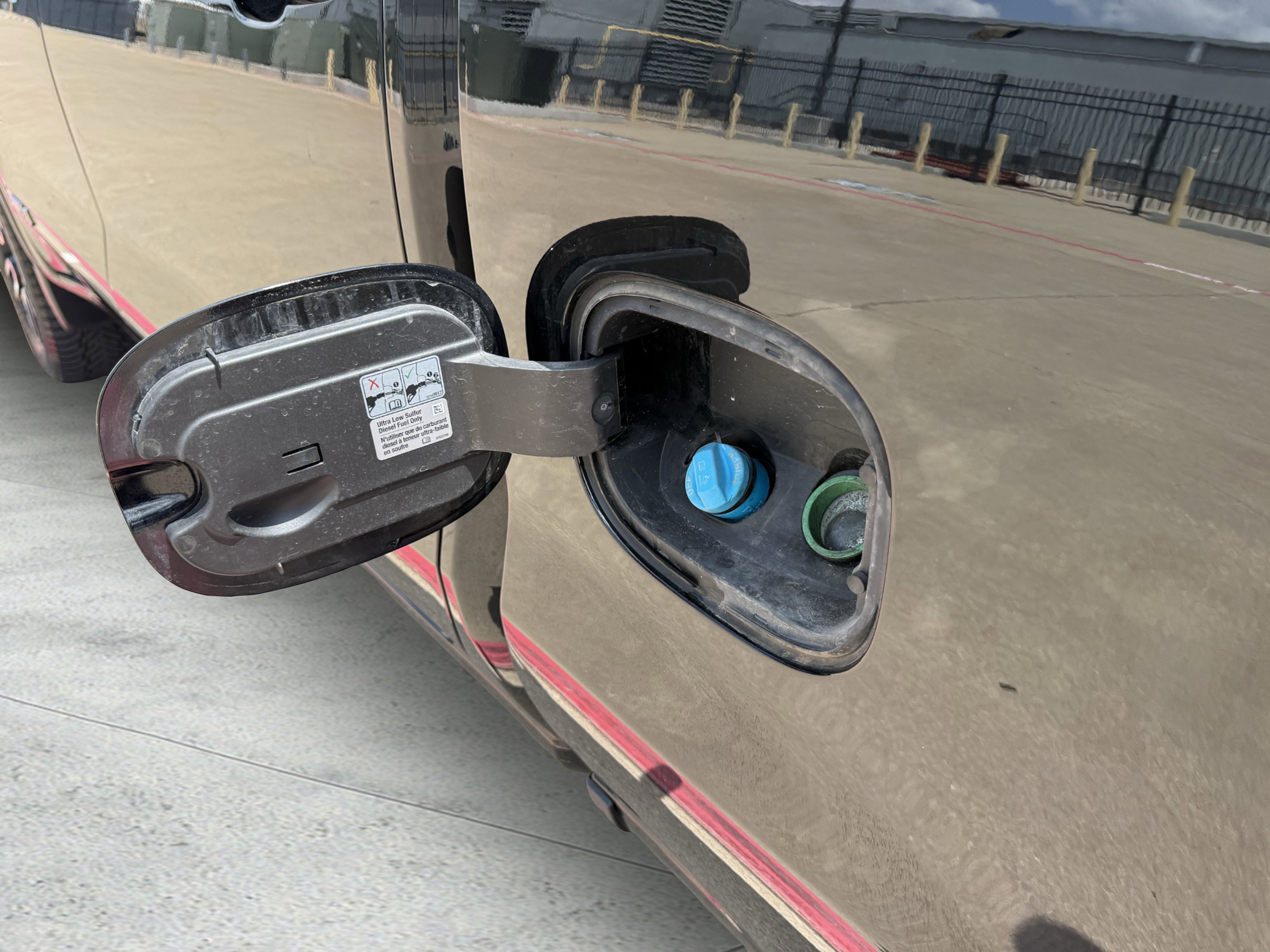 Used 2024 GMC Sierra 1500 AT4 image 17