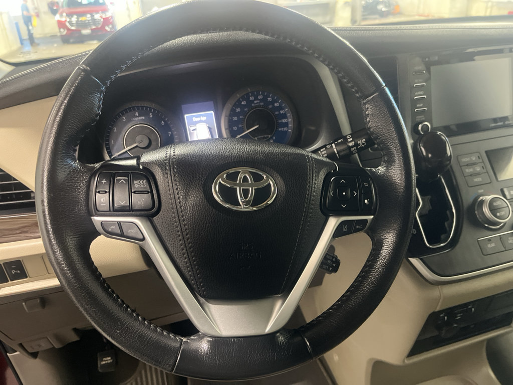 Used 2020 Toyota Sienna XLE Premium w/ Carpet Mat Package FWD image 16