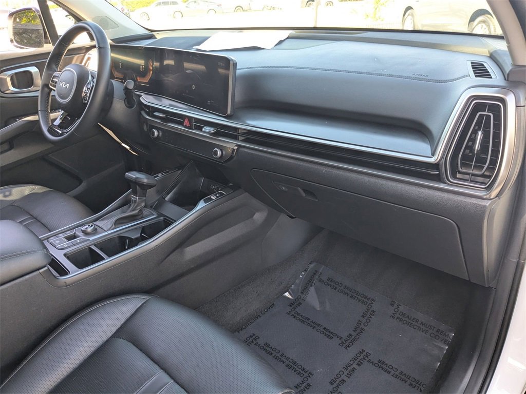 Used 2024 Kia Sorento S image 32
