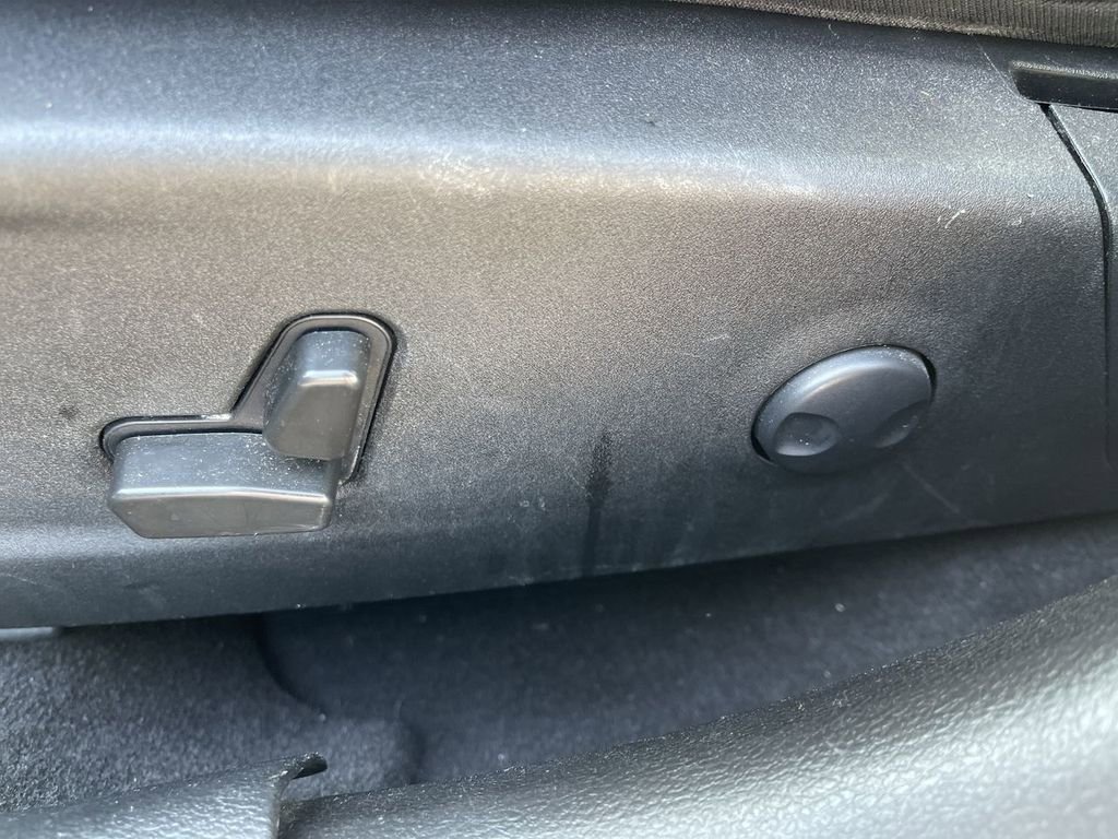 Used 2022 Chrysler 300 Touring L w/ Comfort Group RWD image 12