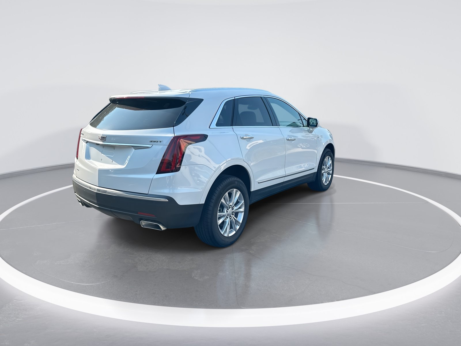 Used 2023 Cadillac XT5 Luxury w/ LPO, Floor Liner Package AWD/4WD image 9