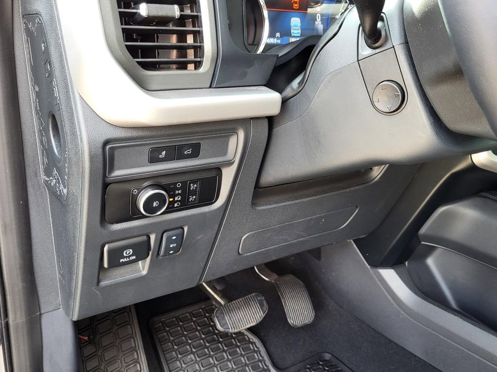 Used 2024 Ford Expedition XLT RWD image 19