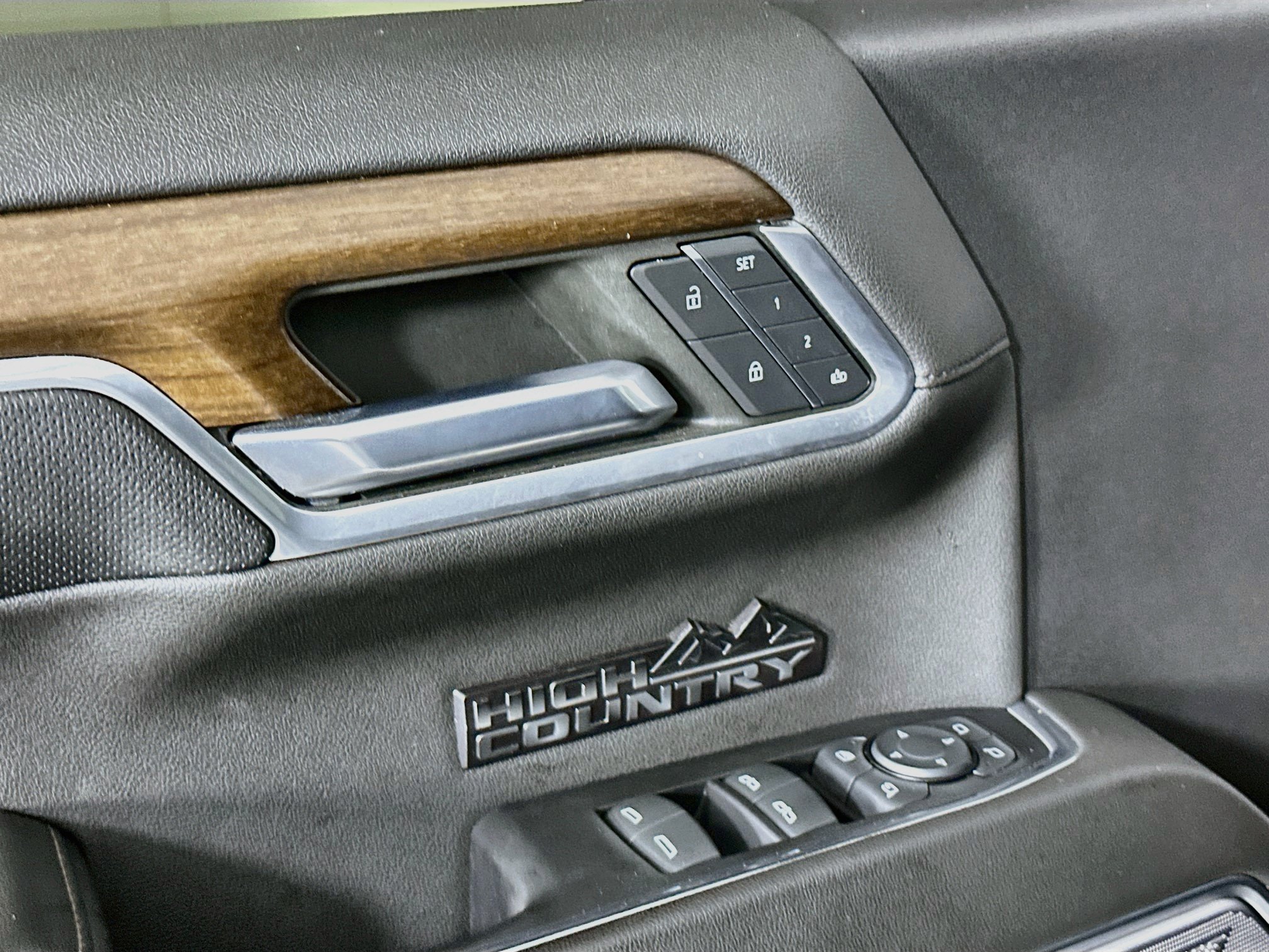 Used 2022 Chevrolet Silverado 1500 High Country w/ High Country Premium Package AWD/4WD image 15