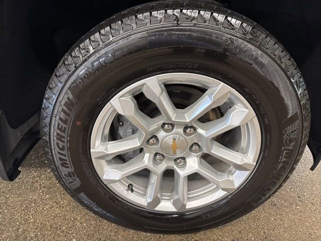 Used 2025 Chevrolet Silverado 1500 LT AWD/4WD image 9