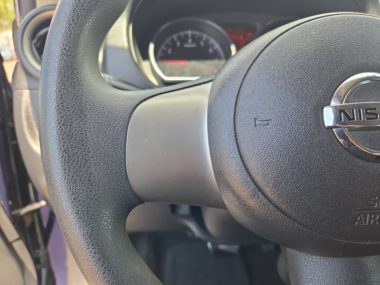 Used 2013 Nissan Versa SV FWD image 16