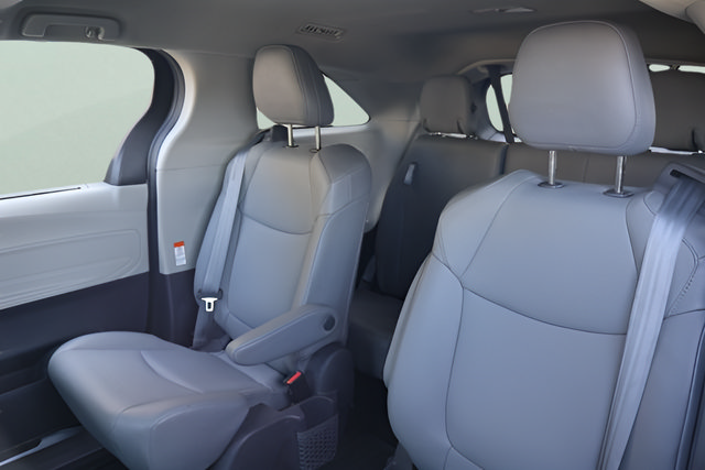 Used 2021 Toyota Sienna XLE AWD/4WD image 13