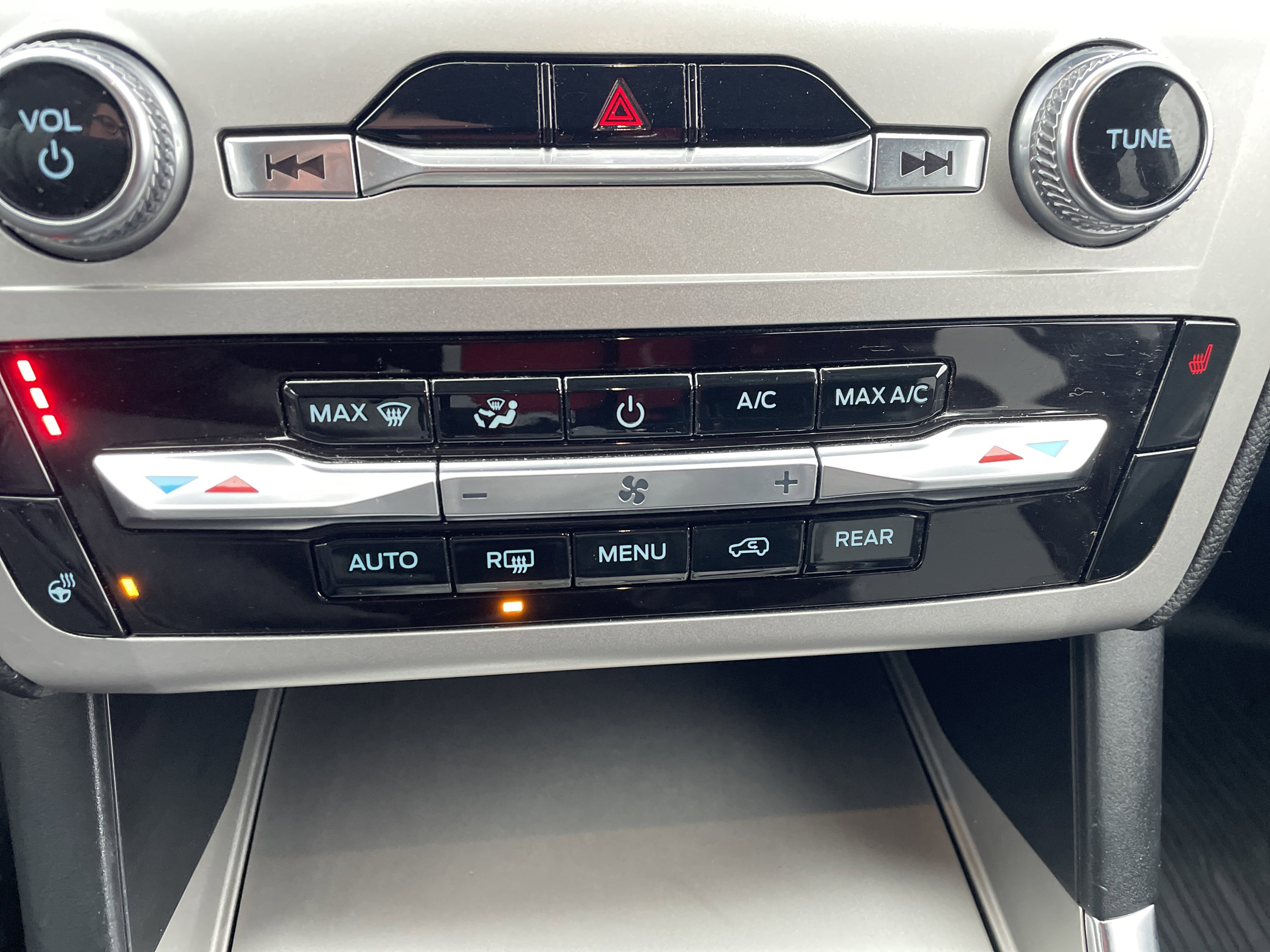 Used 2022 Ford Explorer XLT w/ Equipment Group 202A image 36