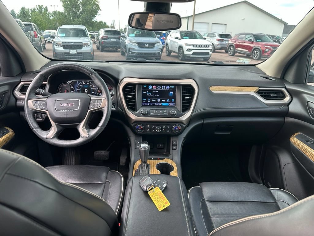Used 2017 GMC Acadia Denali w/ Technology Package AWD/4WD image 27