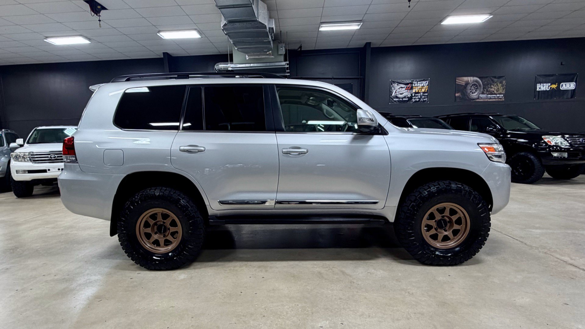Used 2016 Toyota Land Cruiser AWD/4WD image 12
