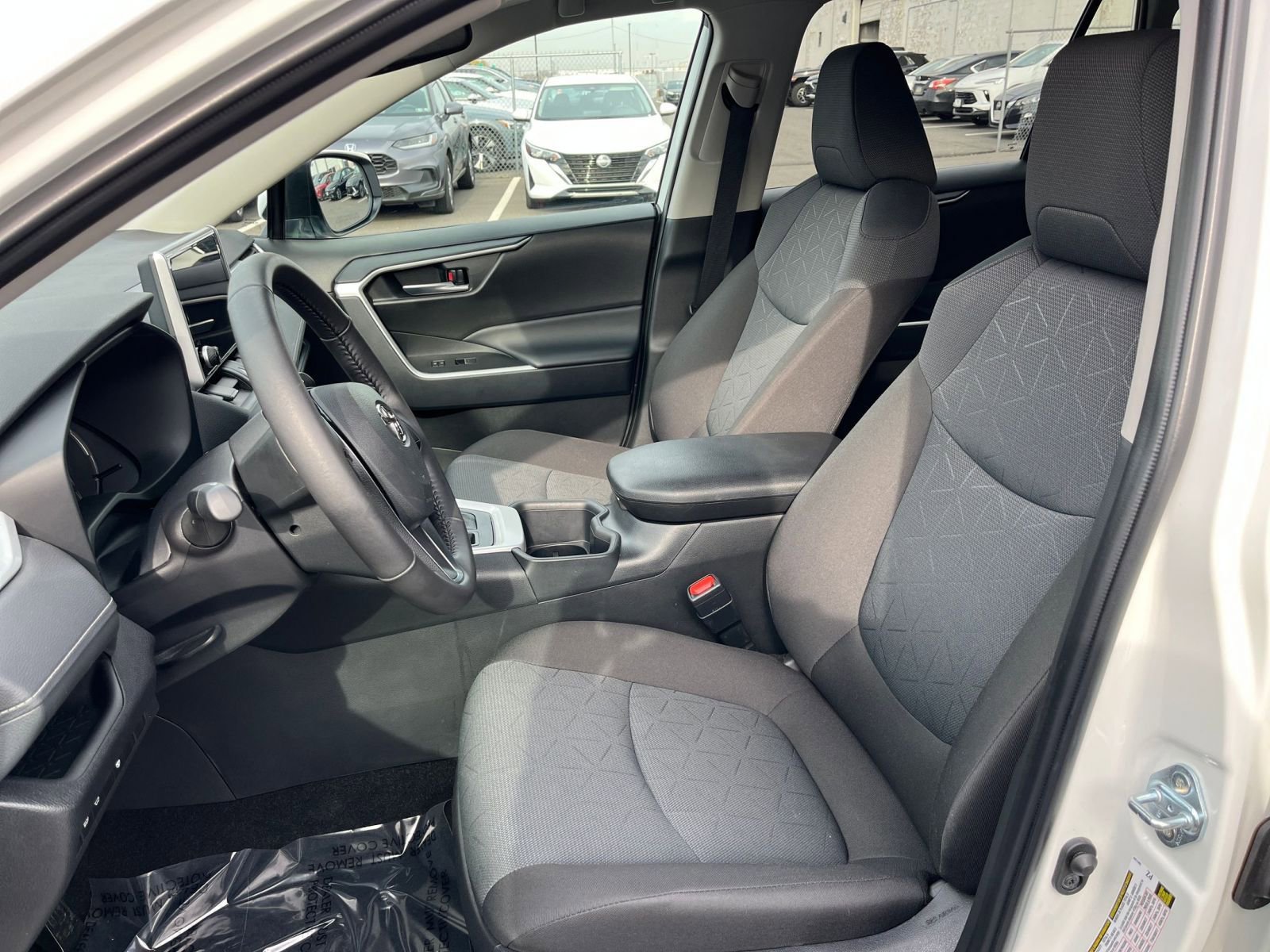 Used 2025 Toyota RAV4 XLE image 36