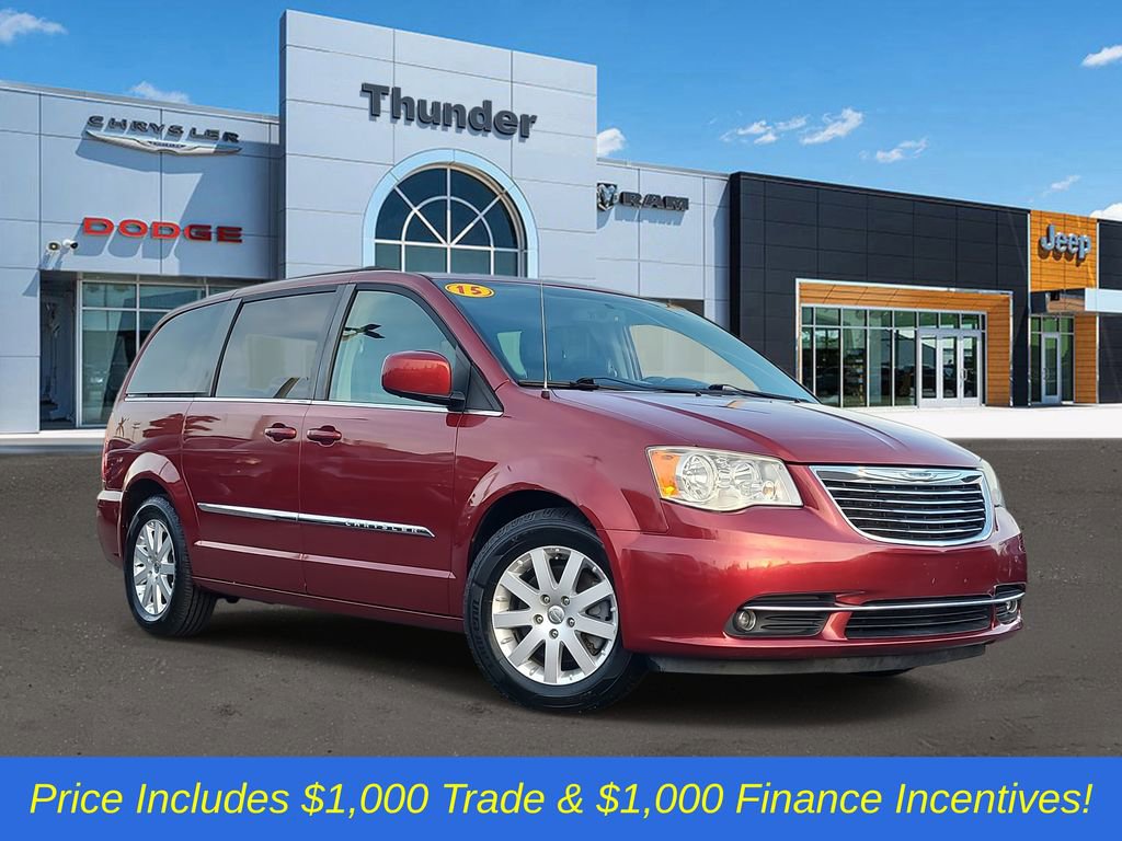 Used 2015 Chrysler Town & Country Touring image 1