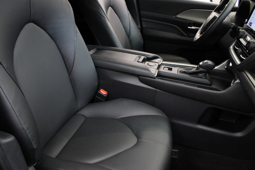 Used 2025 Toyota Grand Highlander AWD image 24