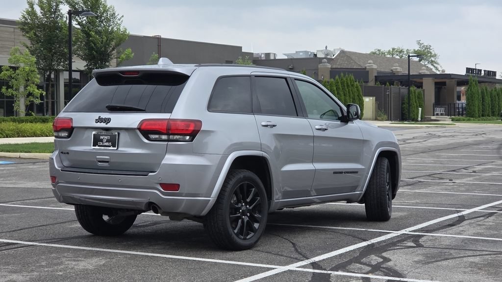 Used 2018 Jeep Grand Cherokee Altitude AWD/4WD image 8