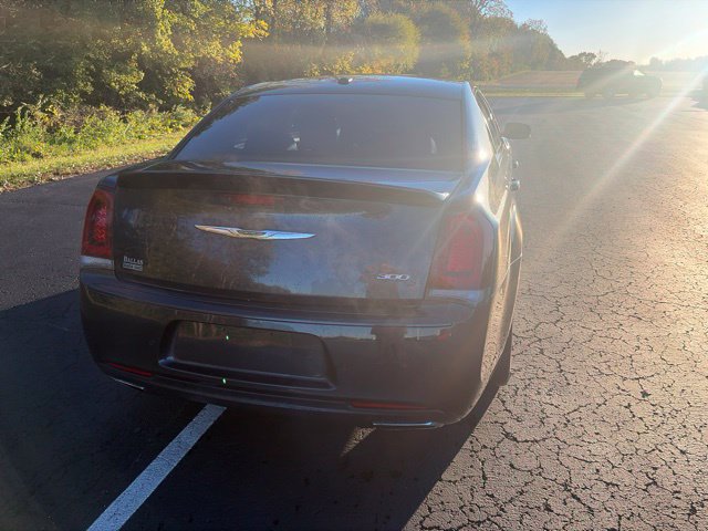 Used 2016 Chrysler 300 S w/ Luxury Group RWD image 12