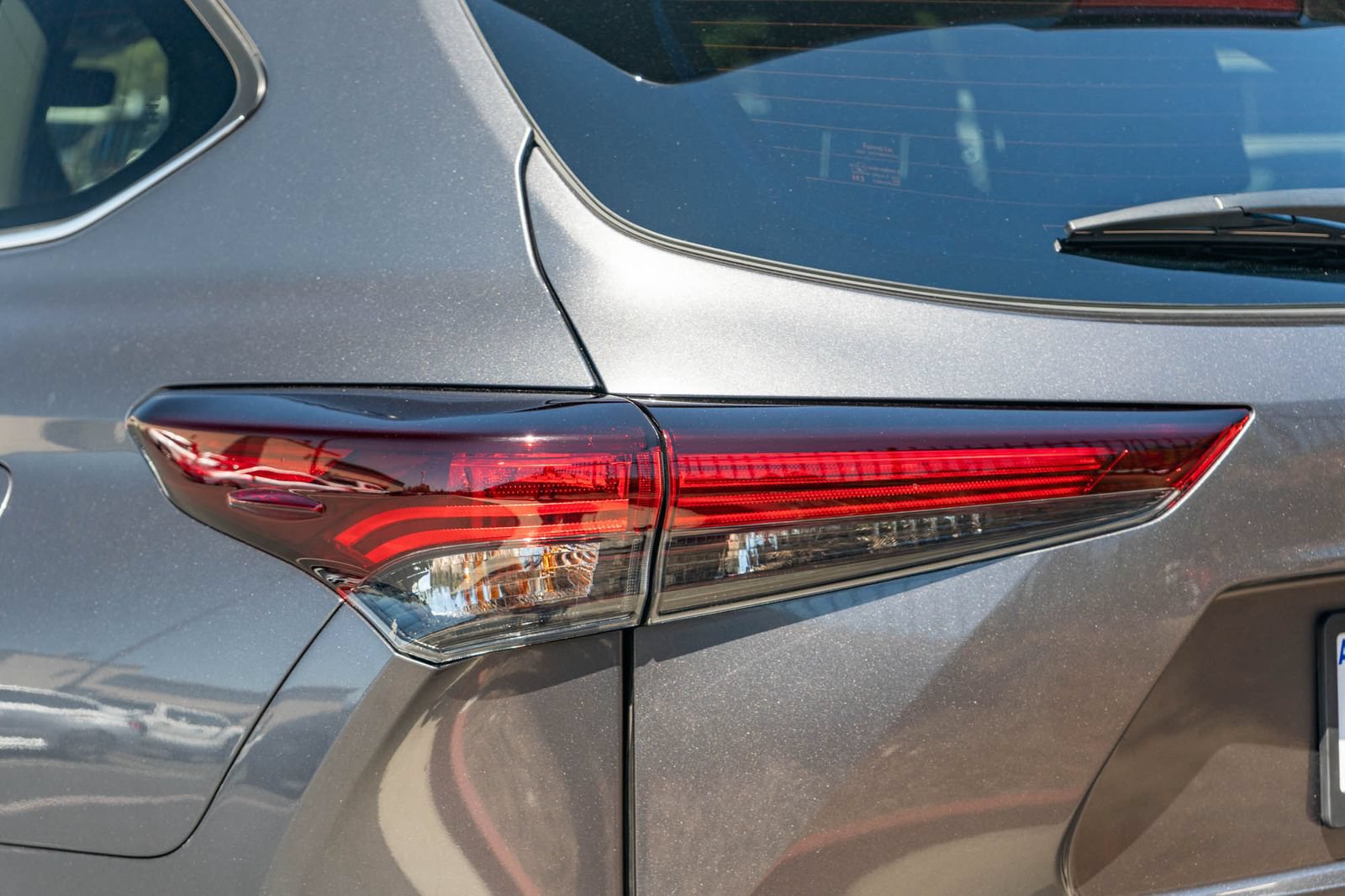 Certified 2025 Toyota Highlander XLE FWD image 8