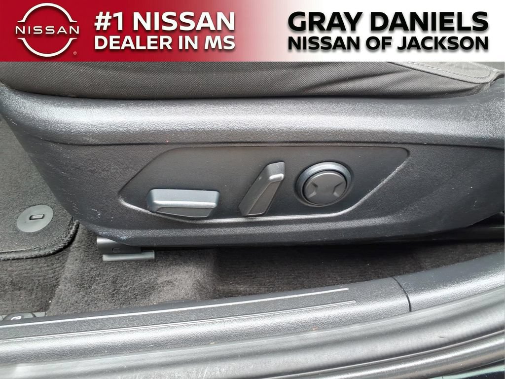 Used 2021 Hyundai Elantra SEL w/ Convenience + Premium Package FWD image 11
