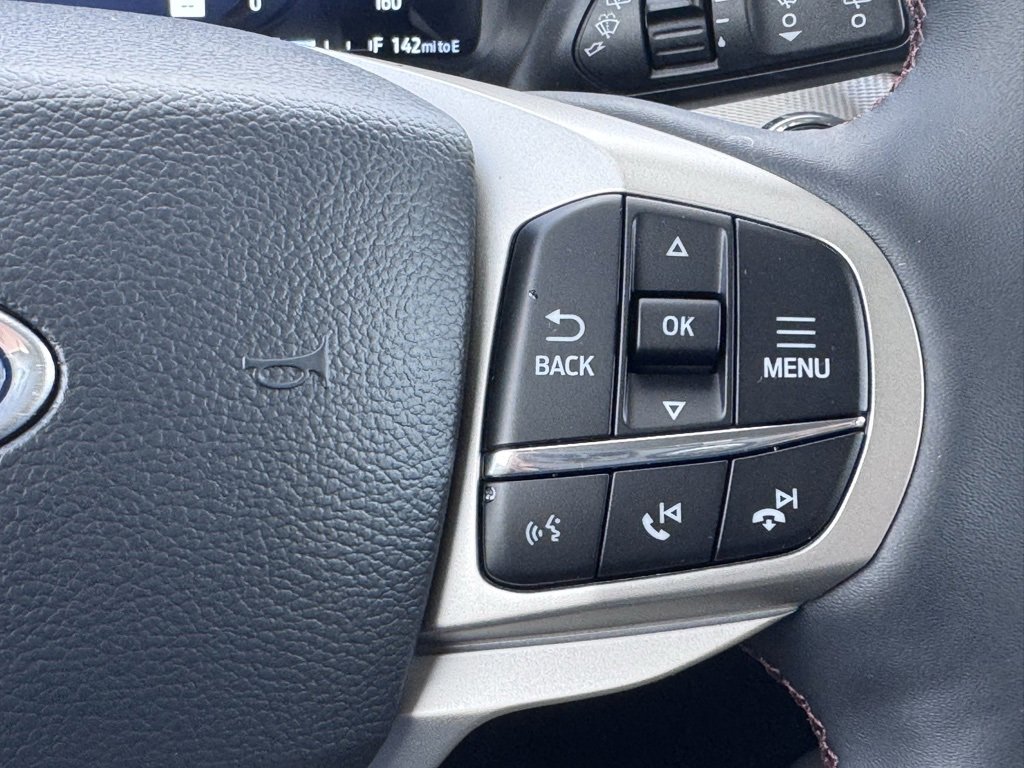 Used 2025 Ford Explorer Active w/ Active Comfort Package image 9