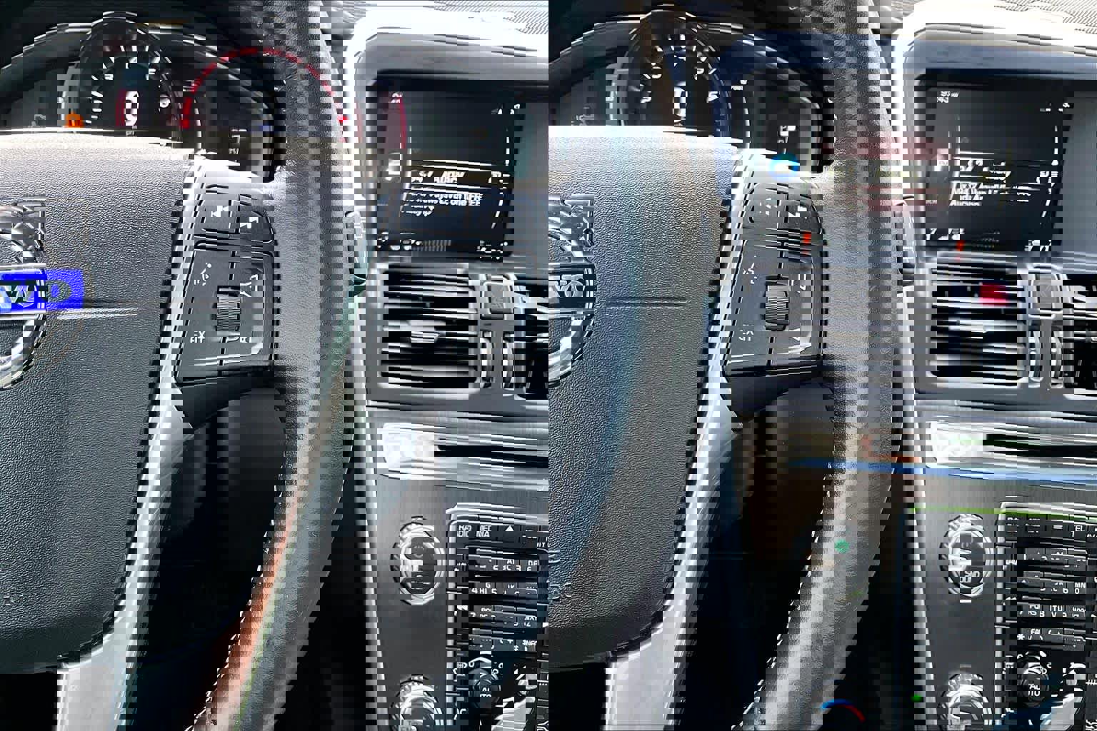 Used 2016 Volvo XC60 T5 Platinum image 24