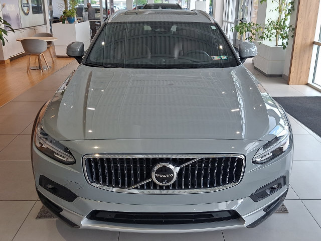 Used 2024 Volvo V90 B6 Cross Country Ultimate AWD/4WD image 2