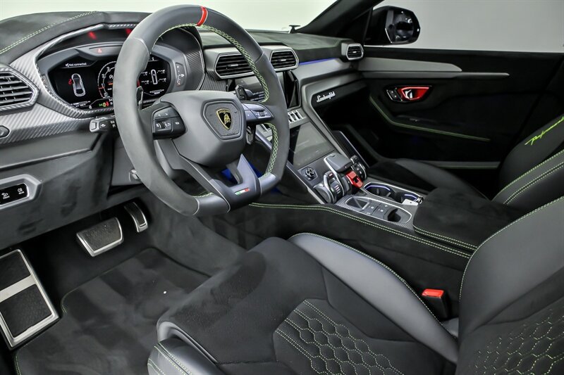 Used 2024 Lamborghini Urus Performante AWD/4WD image 18