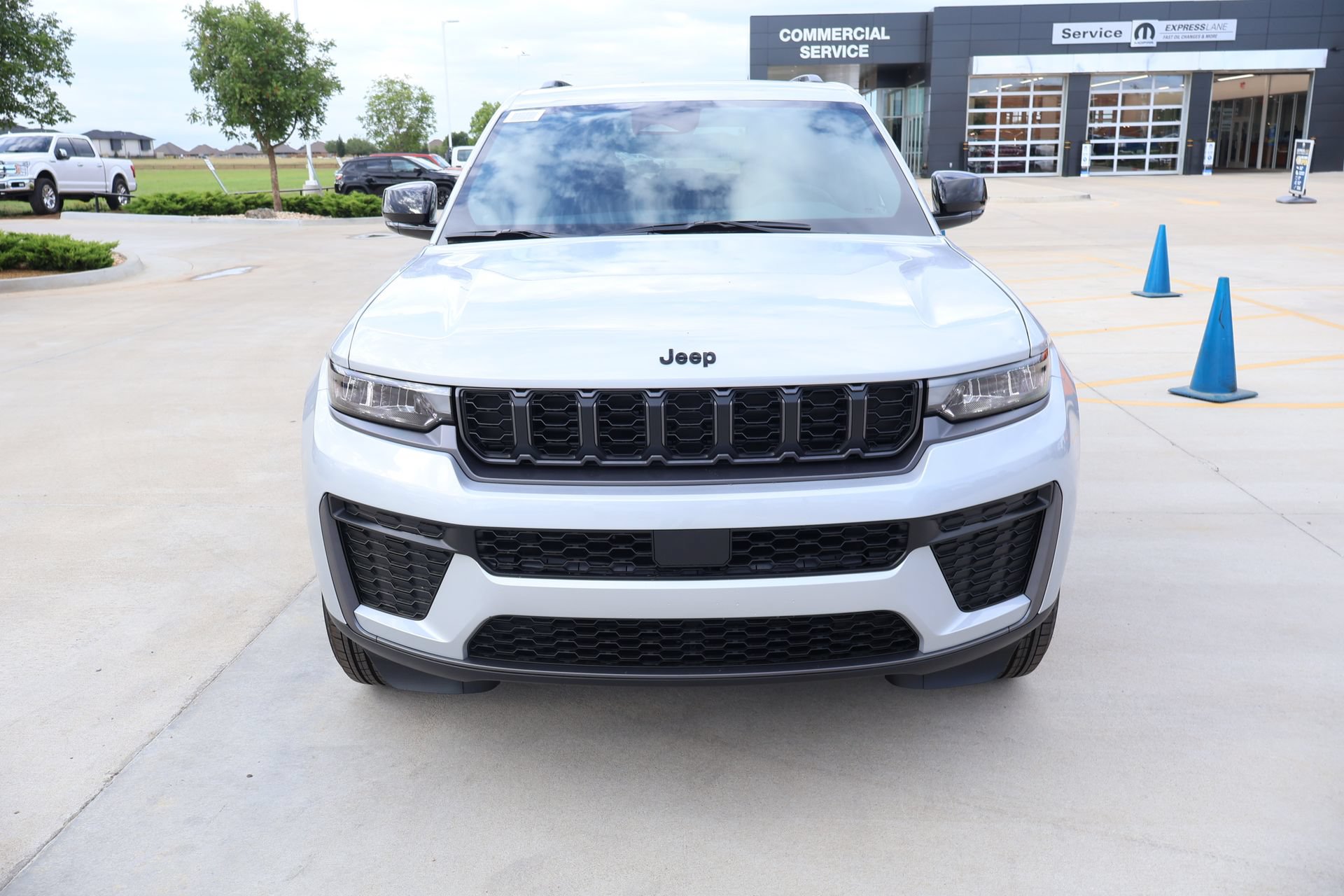 New 2026 Jeep Grand Cherokee Altitude RWD image 10