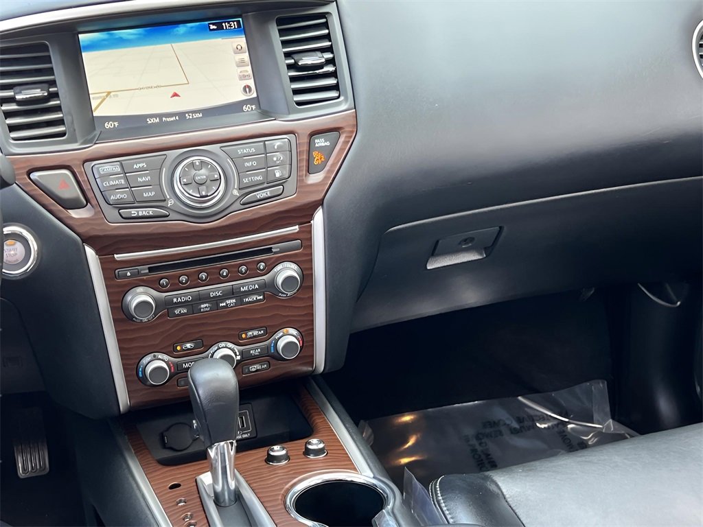Used 2020 Nissan Pathfinder Platinum image 32
