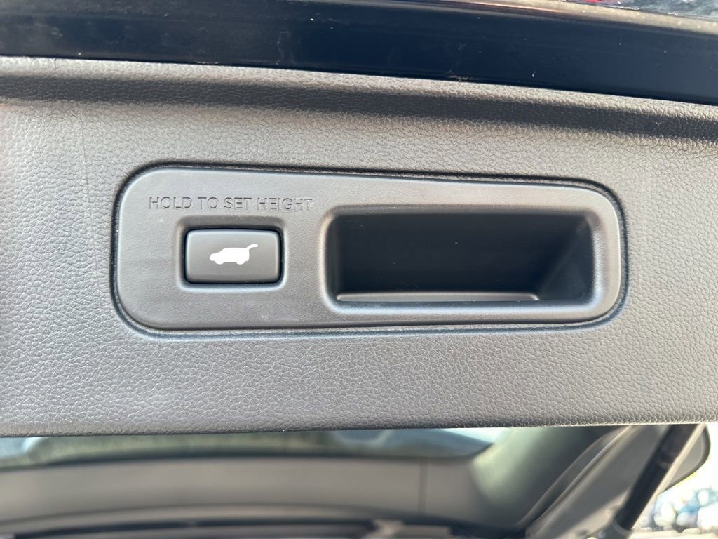 Used 2025 Honda Pilot Black Edition image 12