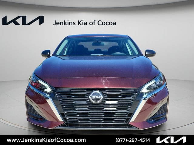 Used 2025 Nissan Altima 2.5 SV FWD image 12