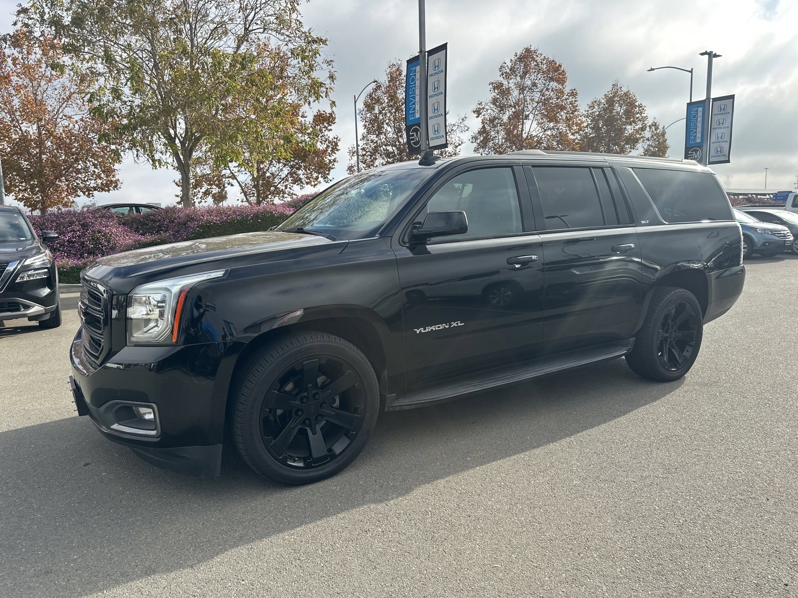 Used 2019 GMC Yukon XL SLT w/ Graphite Performance Edition image 5